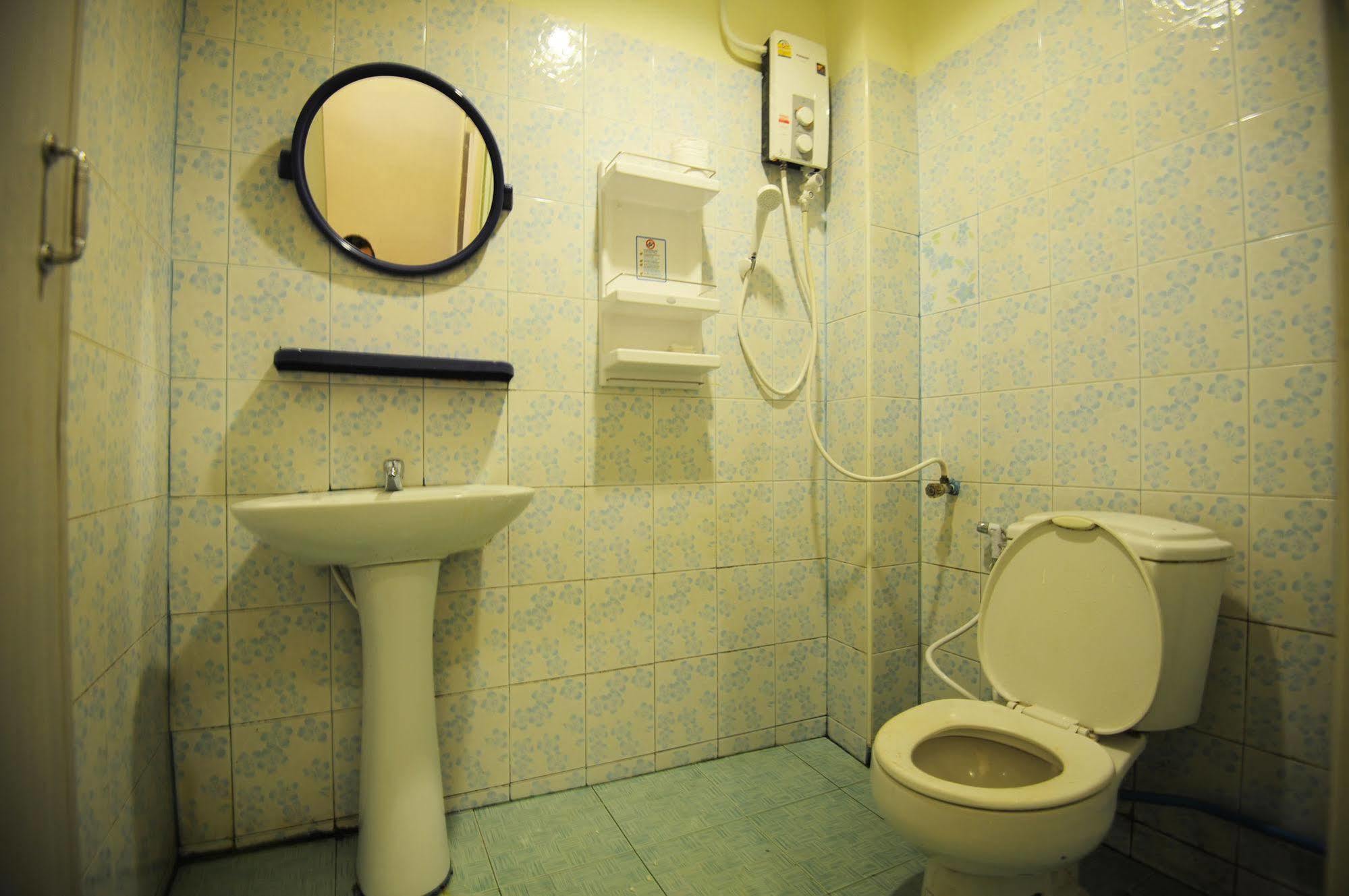 Phi Phi Bucket Hostel Экстерьер фото