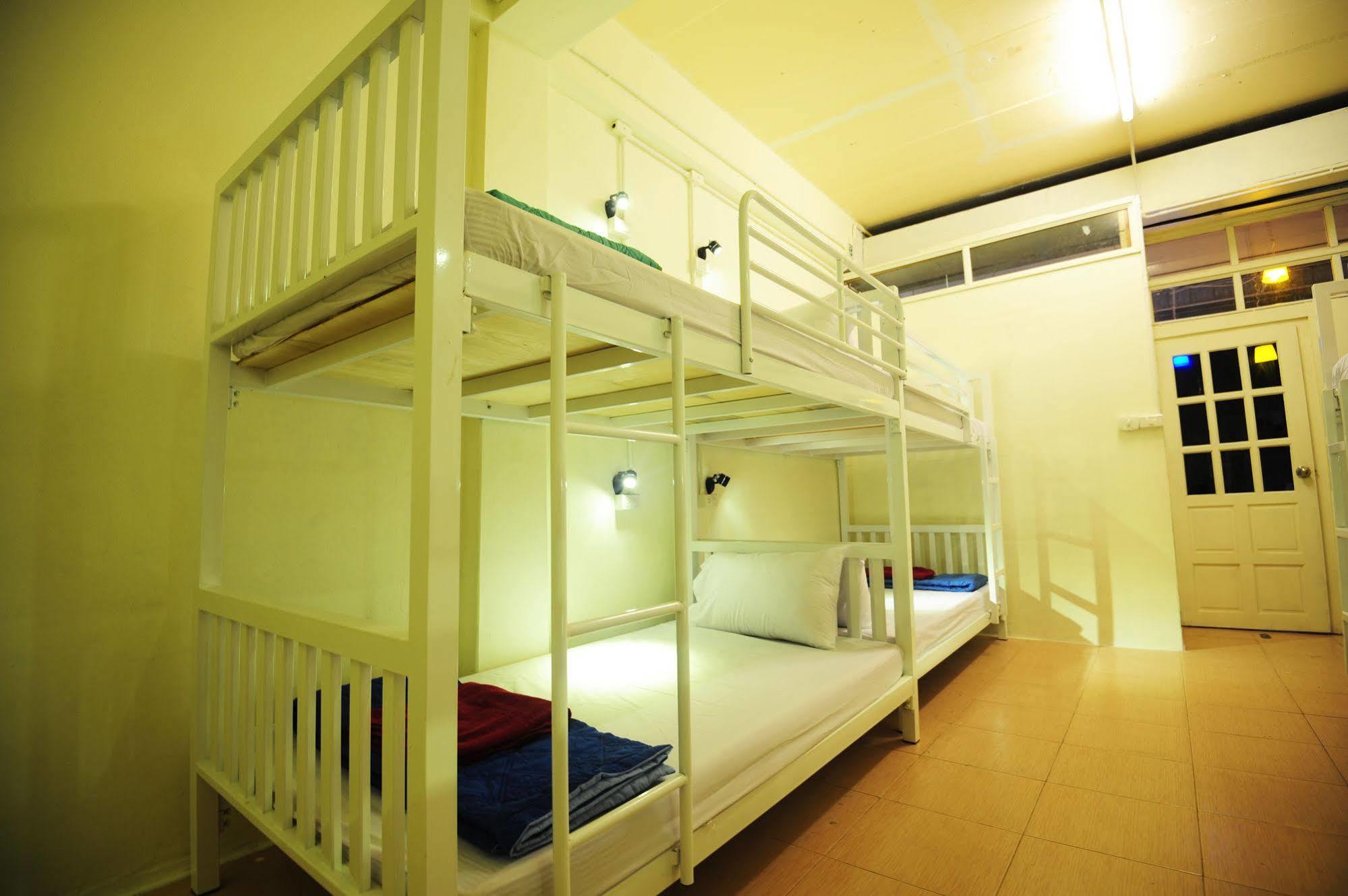 Phi Phi Bucket Hostel Экстерьер фото