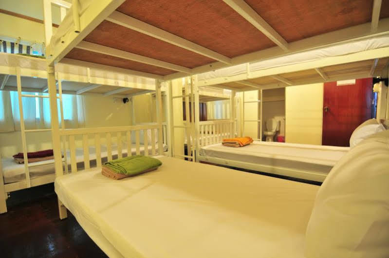 Phi Phi Bucket Hostel Экстерьер фото